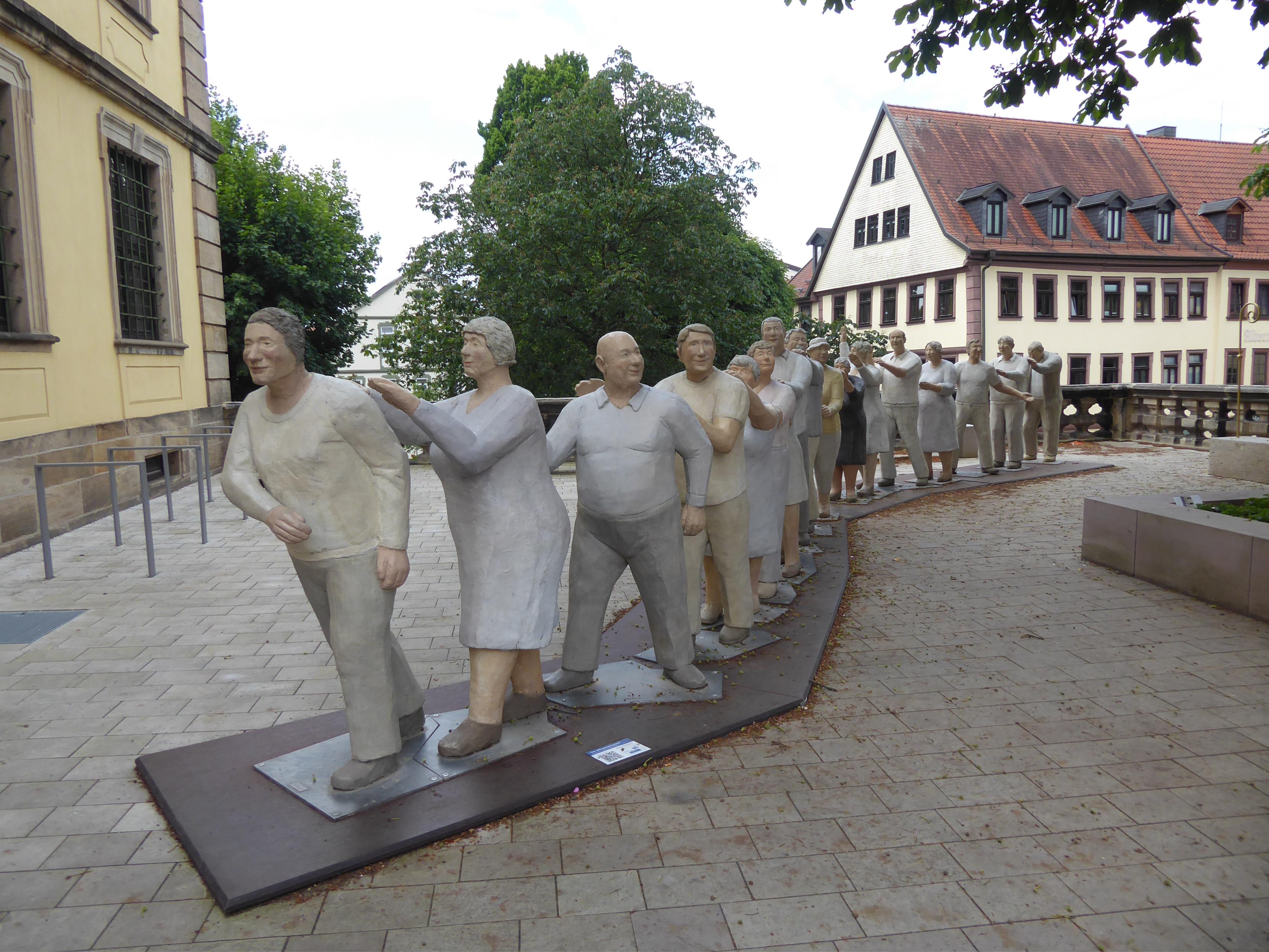 Beton-Polonaise von Alltagsmenschen in Fulda
