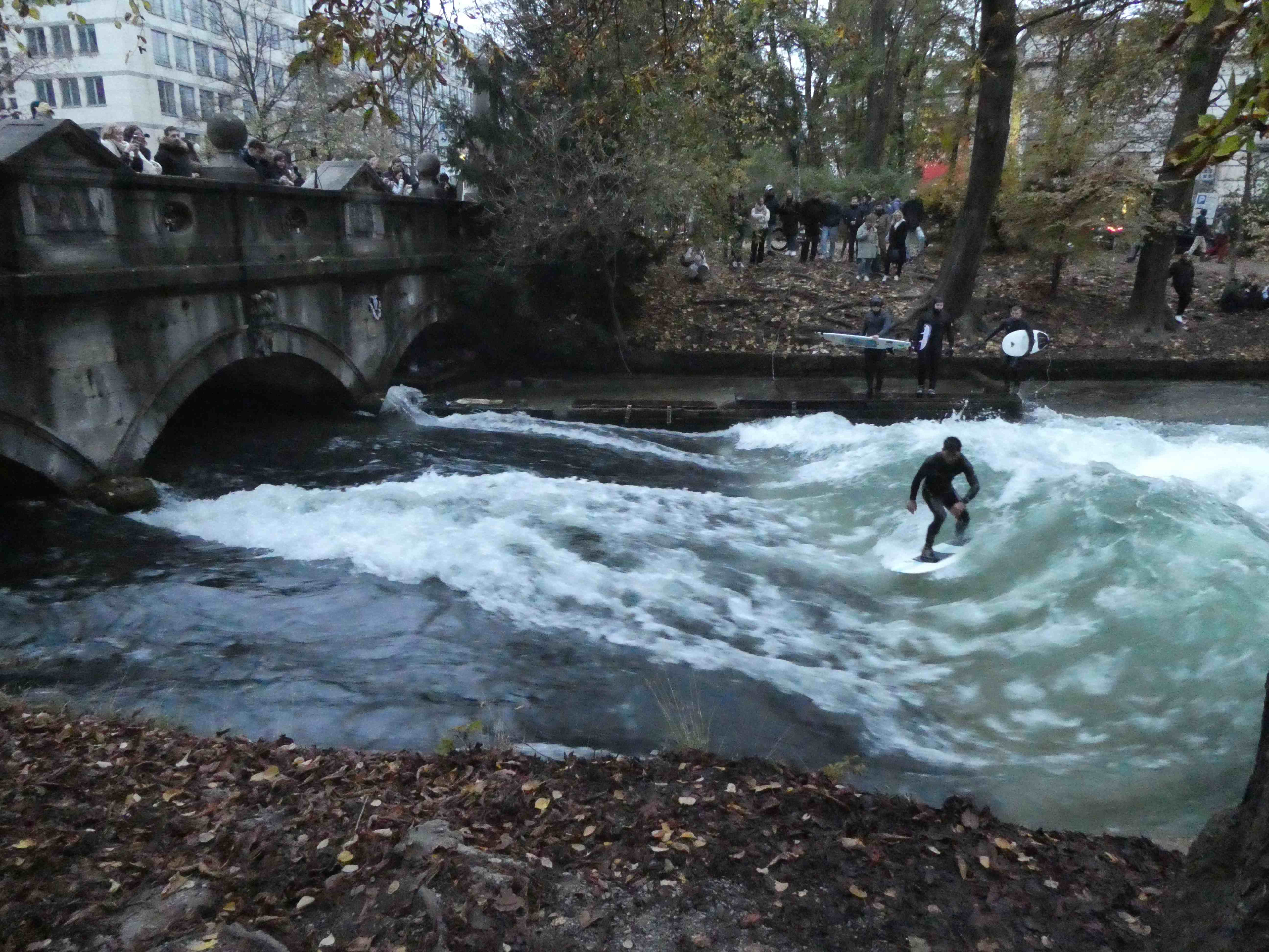 München: Surfer am Eisbach München: Surfer am Eisbach
