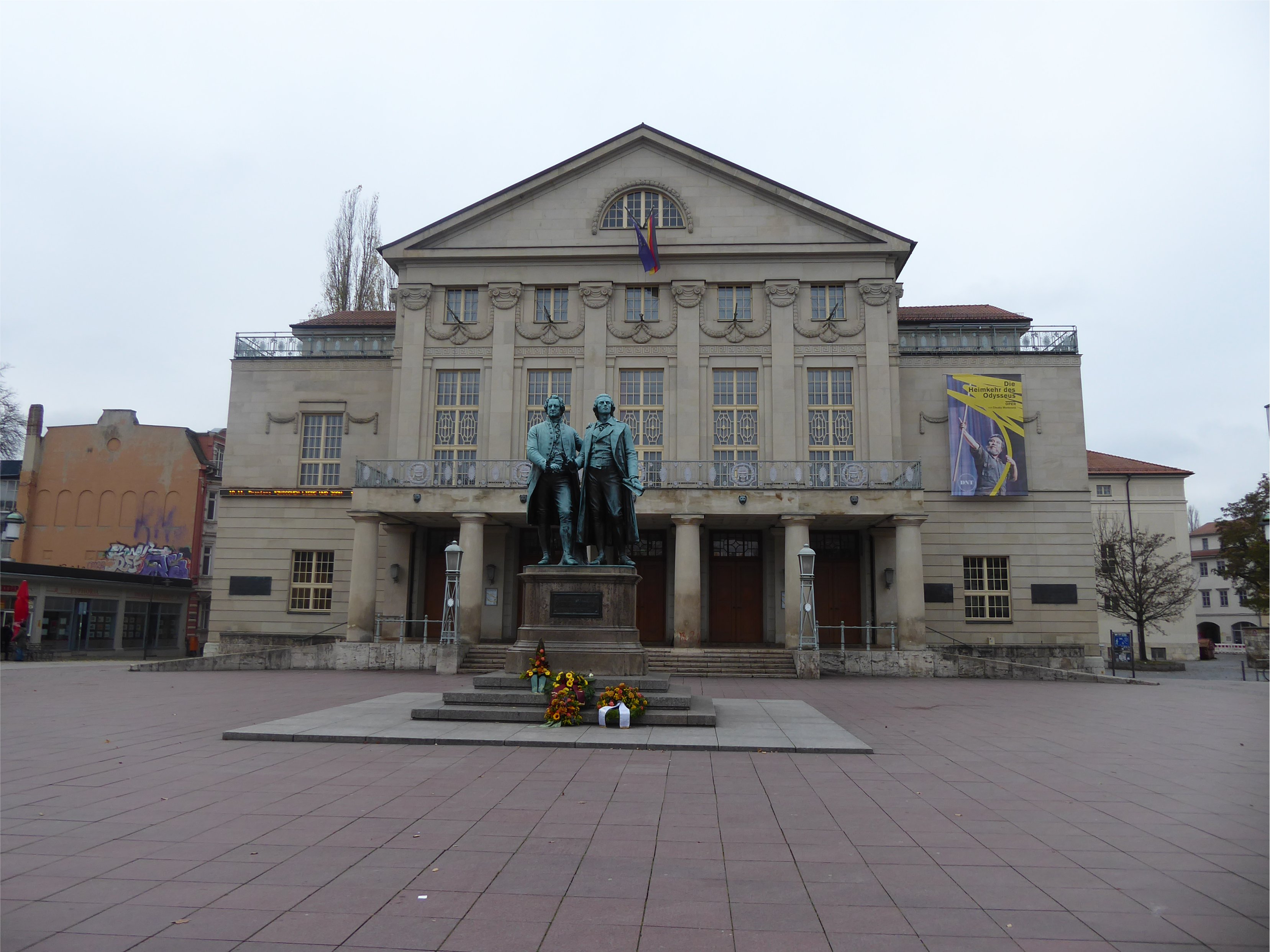 4. Tag: Weimar: Thüringisches Landesmuseum
(Bild: Goethe und Schiller Denkmal) 4. Tag: Weimar: Thüringisches Landesmuseum
(Bild: Goethe und Schiller Denkmal)